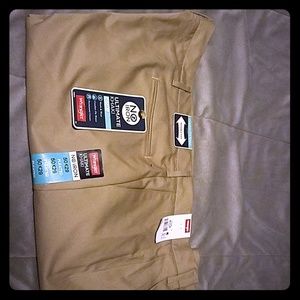 NWT  Mens Wrangler tan pleated pants size 50×29